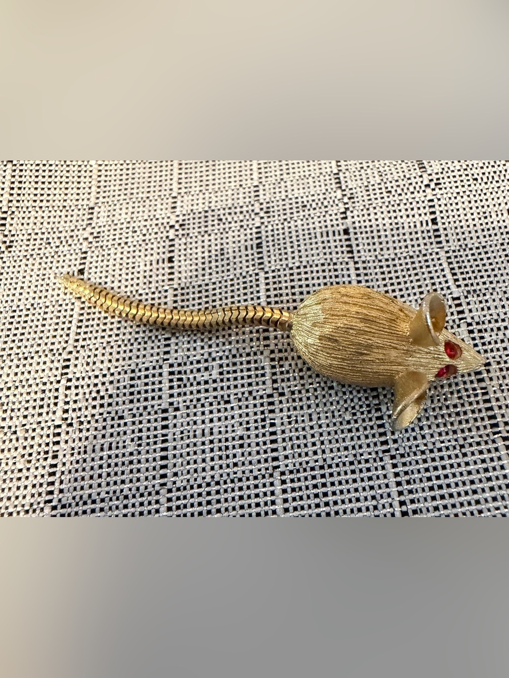 Vintage Figural Mouse Brooch- Women Accessories